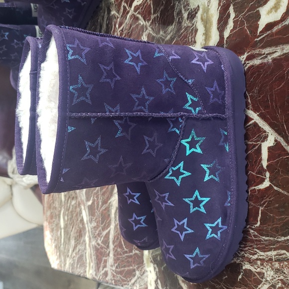 UGG Girls' Classic II Iridescent Stars Boots - Picture 4 of 7
